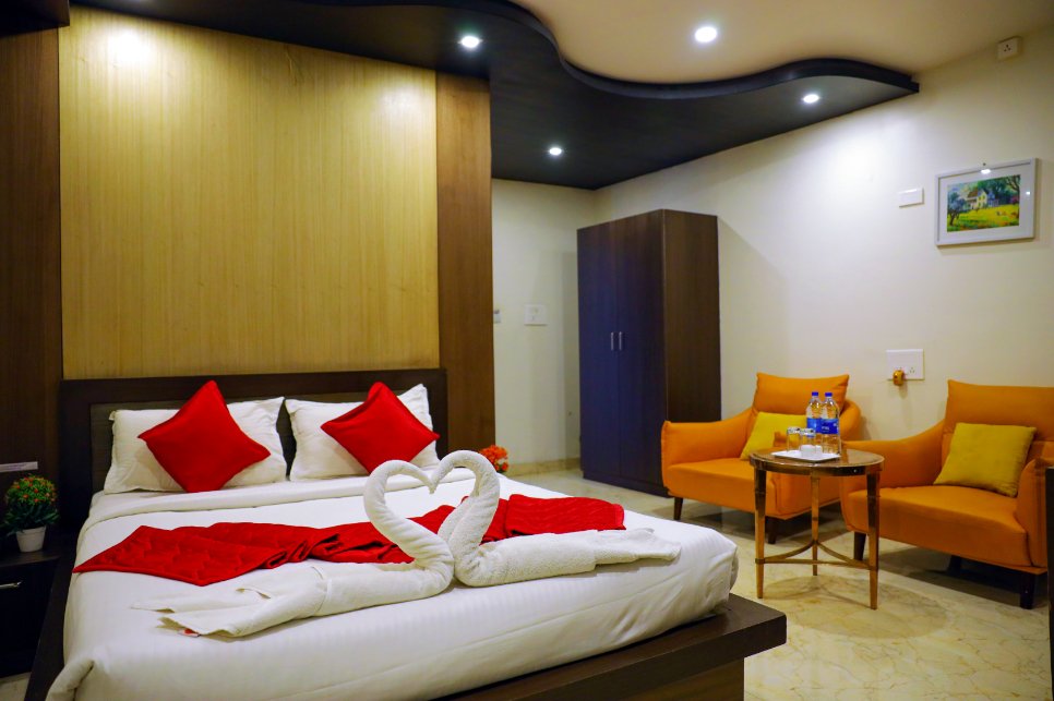 Book the Honeymoon Suite for Anniversary Celebrations