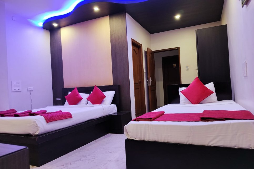 Book the Honeymoon Suite for Anniversary Celebrations